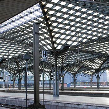 Luksusowe AGD do projektowanej kuchni: Jak wybrać sprzęt, który odmieni Twoją przestrzeń